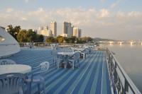 종합봉사선 《무지개》호