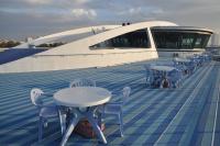 종합봉사선 《무지개》호